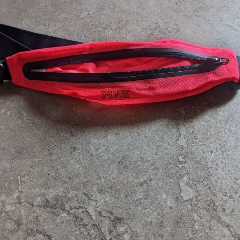 Nwot PINK lightweight mesh, expandable fanny pack.